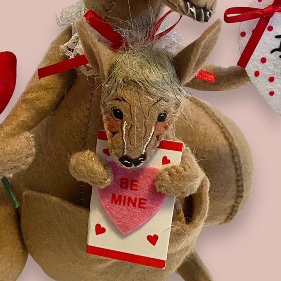 AnnaLee 2021 10” Valentine’s Day Exclusive Kangaroo & Joey  In Luv W/ Roo Plush - Picture 8 of 10